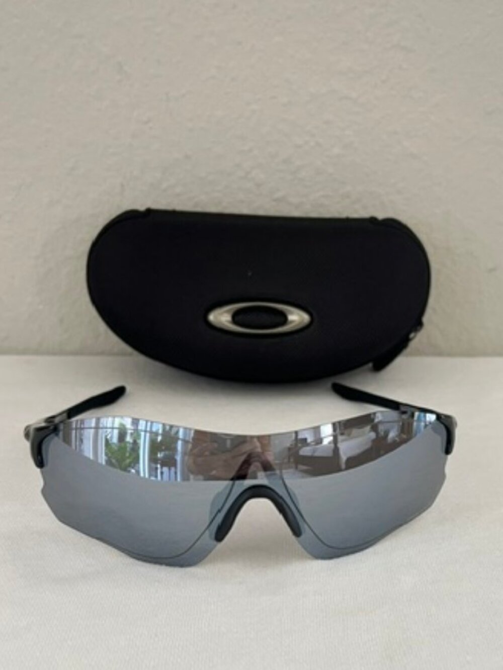 Oakley OO9313-1438 EVZero Path Unisex Sport-Casual Sunglasses -Black